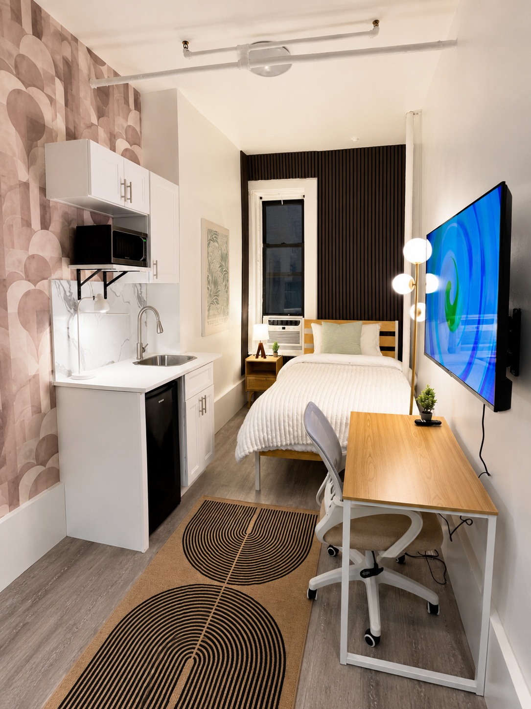 Room 515 — Studio Basic with Shared Bathroom