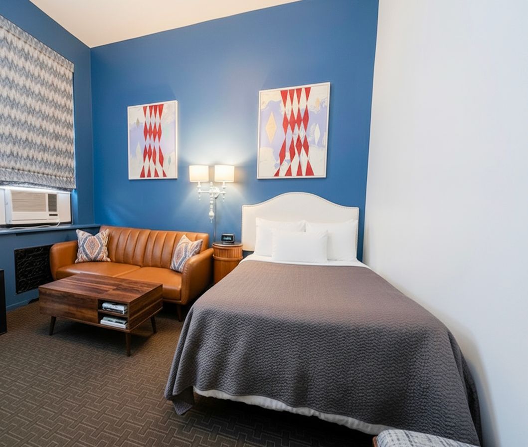 King Studio & Ensuite Bath - Midtown East
