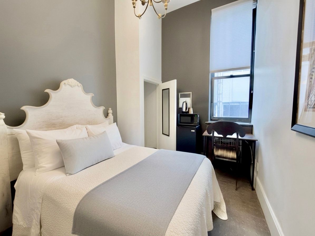 Deluxe Room - Midtown East