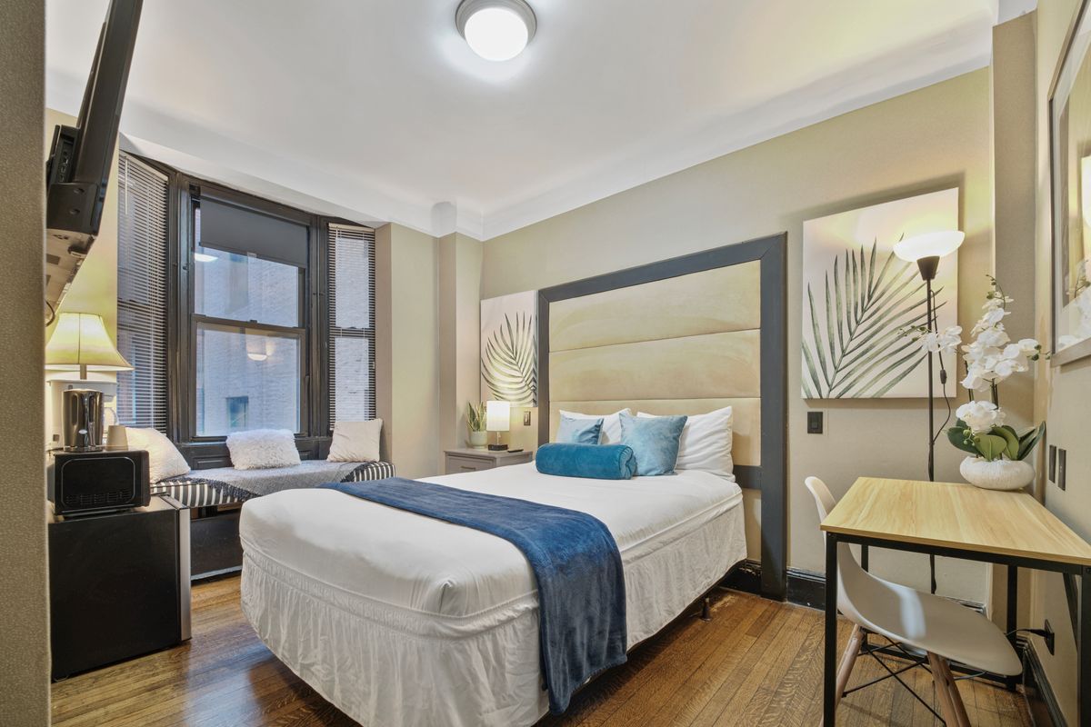 Studio Plus & Ensuite Bath - Midtown Manhattan
