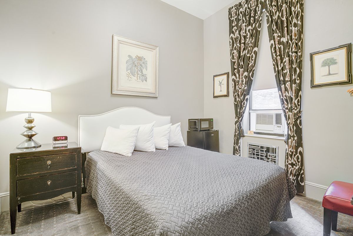 Studio Basic & Ensuite Bath - Midtown East