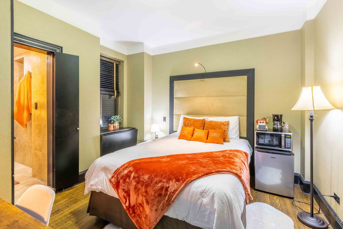 Studio Basic & Ensuite Bath - Midtown Manhattan